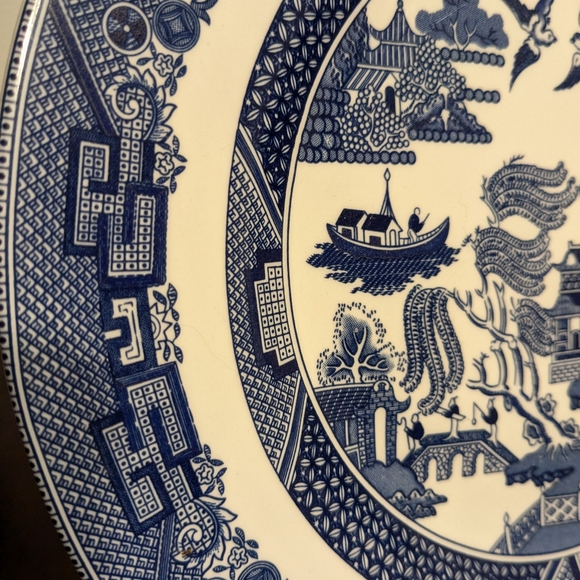 JOHNSON BROTHERS Blue And White WILLOW DINNER PLATES EUC 10.5" Dia. Newer - Picture 3 of 10